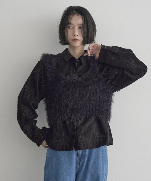coen（コーエン）の「【セットアップ対応】3Dフラワー刺繍 コーデュロイレギュラーカラーシャツ（シャツ/ブラウス・レディース・ブラック/ダークブラウン/ナチュラル・M/L）」の6枚目の写真