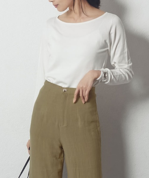 Re:EDIT（リエディ）の「お家で洗えるレーヨンナイロンボートネックハイゲージニットトップス（ニット/セーター・レディース・グレー/ブラック/サックスブルー/ホワイト×ブラック/プラム/ラベンダー/ピンク/ベージュ/ネイビー/ホワイト/パープル/イエロー/レッド/カーキ/モカ/マスタード/ブルー/ブラウン/オレンジ/グリーン/ワイン・LARGE/MEDIUM）」の2枚目の写真