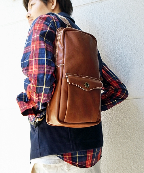 SHIPS（シップス）の「SC: LEATHER BODY BAG（ショルダーバッグ・メンズ・カモフラージュ/ブラウン/ブラック・ONE SIZE）」の3枚目の写真