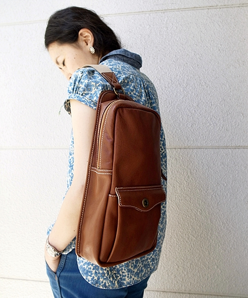 SHIPS（シップス）の「SC: LEATHER BODY BAG（ショルダーバッグ・メンズ・カモフラージュ/ブラウン/ブラック・ONE SIZE）」の7枚目の写真