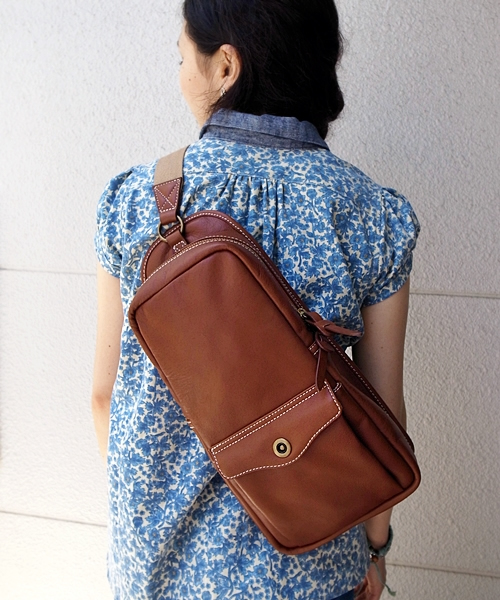 SHIPS（シップス）の「SC: LEATHER BODY BAG（ショルダーバッグ・メンズ・カモフラージュ/ブラウン/ブラック・ONE SIZE）」の8枚目の写真