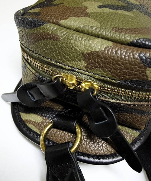 SHIPS（シップス）の「SC: LEATHER BODY BAG（ショルダーバッグ・メンズ・カモフラージュ/ブラウン/ブラック・ONE SIZE）」の11枚目の写真