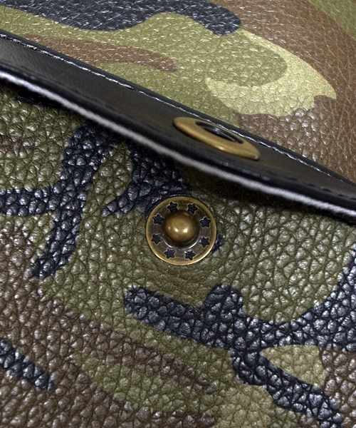 SHIPS（シップス）の「SC: LEATHER BODY BAG（ショルダーバッグ・メンズ・カモフラージュ/ブラウン/ブラック・ONE SIZE）」の12枚目の写真