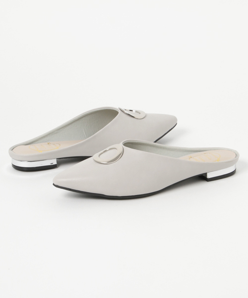 GeeRA(ジーラ)の「リング金具付ポインテッドミュール(サンダル・レディース・ブラック/グレー・SMALL/LARGE/MEDIUM/X-LARGE)」の1枚目の写真