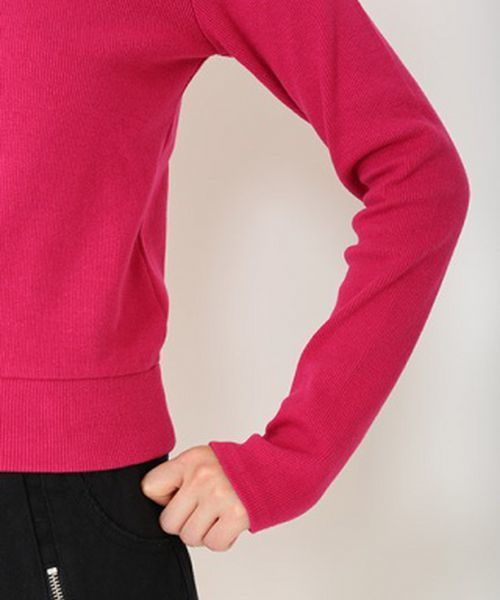 ENVYM（アンビー）の「ＢＡＣＫクロスハイネックＴＯＰＳ（ニット/セーター・レディース・ホワイト/ブラック/ピンク/ブルー・FREE）」の11枚目の写真