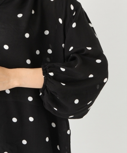 niko and（ニコアンド）の「レーヨン花ドットギャザーブラウス