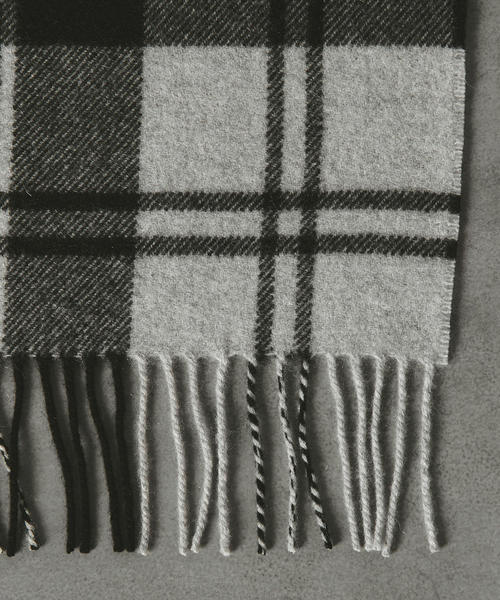 Johnstons of Elgin（ジョンストンズオブエルガン）の「【別注】＜JOHNSTONS(ジョンストンズ)＞ CA チェックマフラー35×170 ◆（マフラー・メンズ・レッド/ライトグレー/ケリー・FREE）」の6枚目の写真