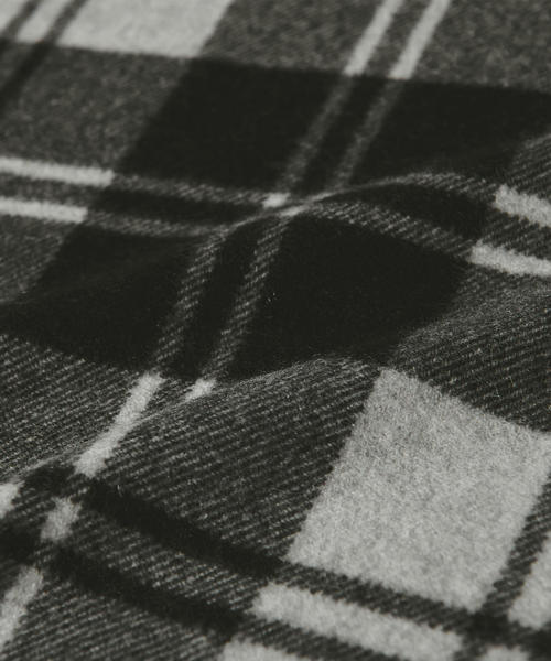 Johnstons of Elgin（ジョンストンズオブエルガン）の「【別注】＜JOHNSTONS(ジョンストンズ)＞ CA チェックマフラー35×170 ◆（マフラー・メンズ・レッド/ライトグレー/ケリー・FREE）」の7枚目の写真