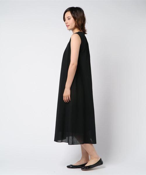 ottilie（オティーリエ）の「ネックギャザーノースリーブワンピース（ワンピース・レディース・オフホワイト/ブラック/ベージュ/ブラウン・FREE）」の6枚目の写真