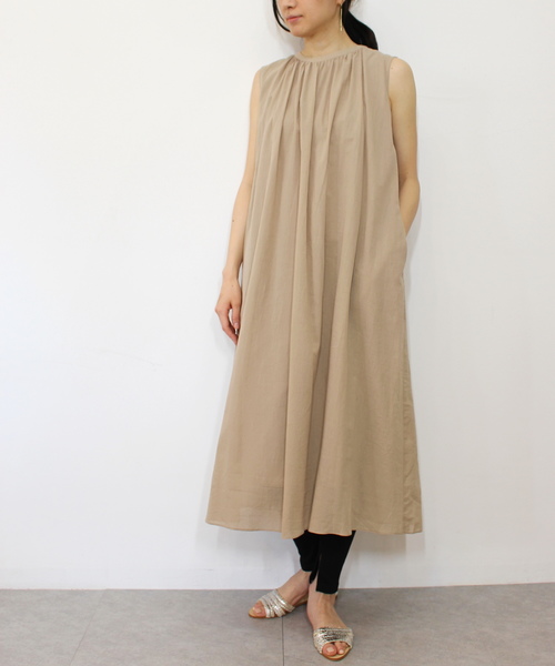 ottilie（オティーリエ）の「ネックギャザーノースリーブワンピース