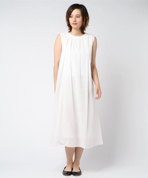 ottilie（オティーリエ）の「ネックギャザーノースリーブワンピース（ワンピース・レディース・オフホワイト/ブラック/ベージュ/ブラウン・FREE）」の18枚目の写真