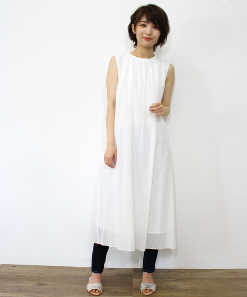 ottilie（オティーリエ）の「ネックギャザーノースリーブワンピース（ワンピース・レディース・オフホワイト/ブラック/ベージュ/ブラウン・FREE）」の8枚目の写真