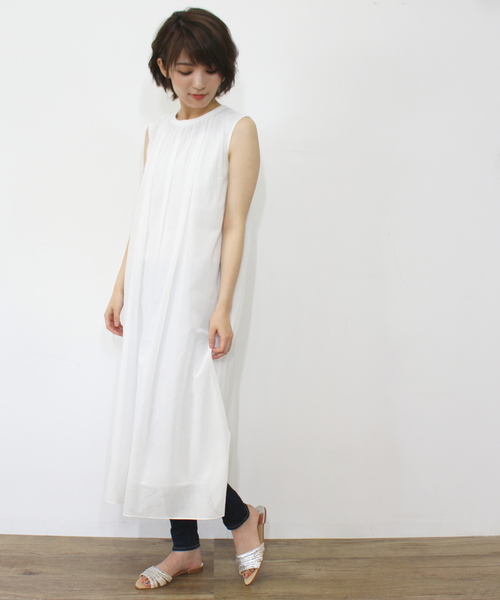 ottilie（オティーリエ）の「ネックギャザーノースリーブワンピース（ワンピース・レディース・オフホワイト/ブラック/ベージュ/ブラウン・FREE）」の9枚目の写真