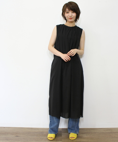 ottilie（オティーリエ）の「ネックギャザーノースリーブワンピース（ワンピース・レディース・オフホワイト/ブラック/ベージュ/ブラウン・FREE）」の12枚目の写真