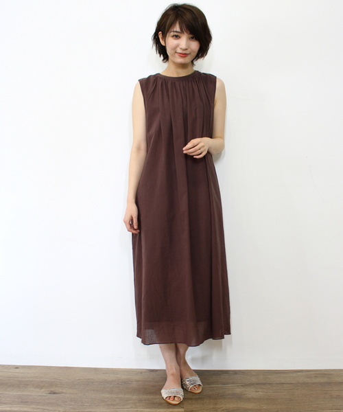 ottilie（オティーリエ）の「ネックギャザーノースリーブワンピース（ワンピース・レディース・オフホワイト/ブラック/ベージュ/ブラウン・FREE）」の15枚目の写真