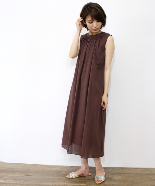 ottilie（オティーリエ）の「ネックギャザーノースリーブワンピース（ワンピース・レディース・オフホワイト/ブラック/ベージュ/ブラウン・FREE）」の16枚目の写真