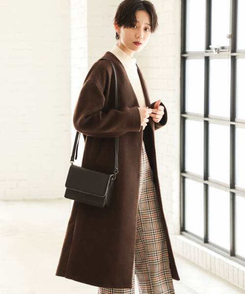 PAGEBOY(ページボーイ)の「ZIPスリットノーカラーコート(ダウンジャケット/コート・レディース・ブラック/ダークブラウン/グレイッシュベージュ/ダークパープル・SMALL/MEDIUM)」の2枚目の写真