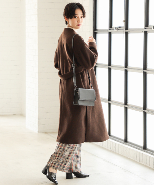 PAGEBOY(ページボーイ)の「ZIPスリットノーカラーコート(ダウンジャケット/コート・レディース・ブラック/ダークブラウン/グレイッシュベージュ/ダークパープル・SMALL/MEDIUM)」の8枚目の写真