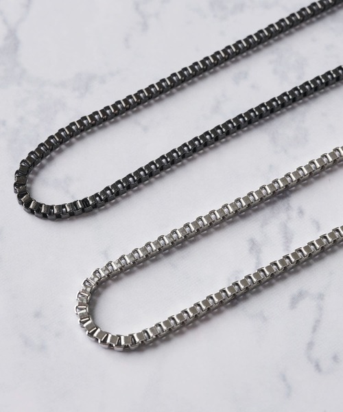 ADPOSION(アドポーション)の「ロングチェーンネックレス(ネックレス・メンズ・ブラック/シルバー・FREE)」の5枚目の写真