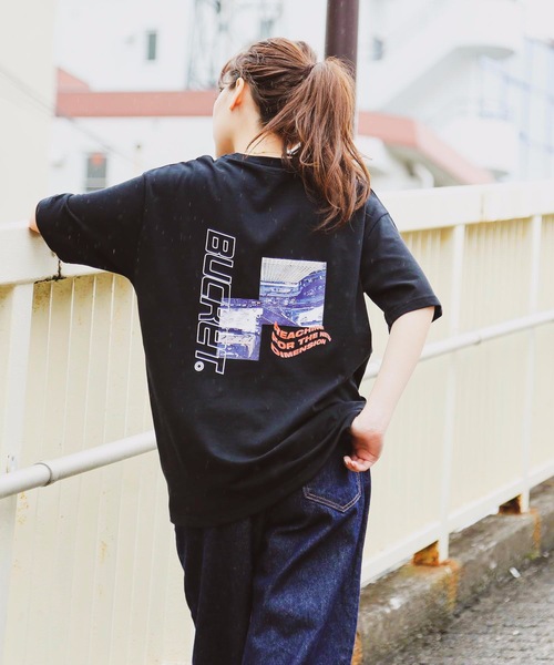 LB/S (エルビーエス)の「【BUCKET/バケット】バックプリントビッグTシャツ ビッグシルエット(Tシャツ/カットソー・レディース・オレンジ/ブラック・LARGE/MEDIUM)」の1枚目の写真