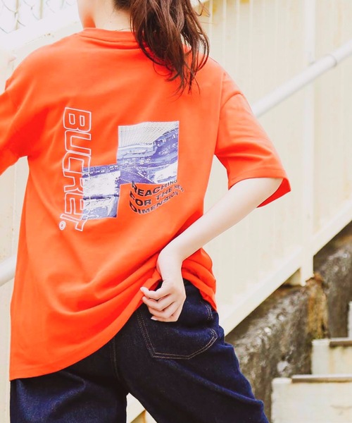 LB/S (エルビーエス)の「【BUCKET/バケット】バックプリントビッグTシャツ ビッグシルエット(Tシャツ/カットソー・レディース・オレンジ/ブラック・LARGE/MEDIUM)」の5枚目の写真
