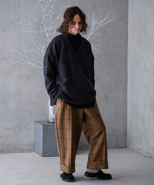 CASPER JOHN（キャスパージョン）の「Boucle V-neck Sweat
