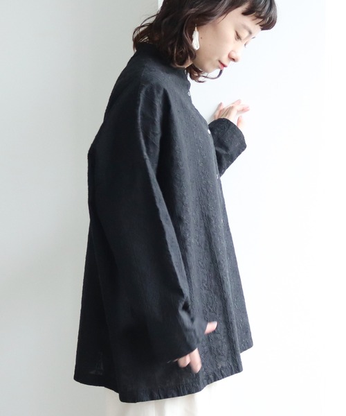 yuni（ユニ ）の「単色花刺繍 wide ブラウス（シャツ/ブラウス