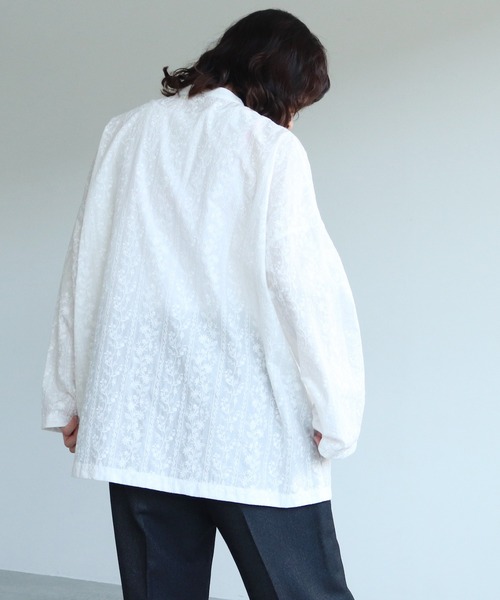 yuni（ユニ ）の「単色花刺繍 wide ブラウス（シャツ/ブラウス