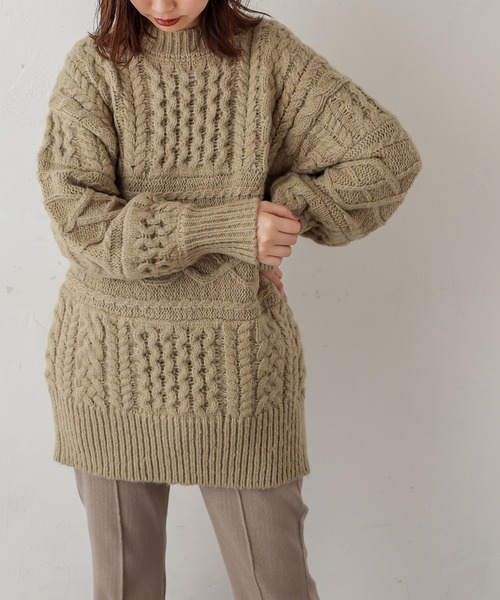 natural couture(ナチュラルクチュール)の「【WEB限定カラー有り】キャッチーなバックリボンケーブルニット(ニット/セーター・レディース・オフホワイト/ミント/モカ/ピンクベージュ/チャコール・FREE)」の4枚目の写真