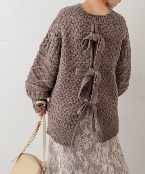 natural couture(ナチュラルクチュール)の「【WEB限定カラー有り】キャッチーなバックリボンケーブルニット(ニット/セーター・レディース・オフホワイト/ミント/モカ/ピンクベージュ/チャコール・FREE)」の16枚目の写真