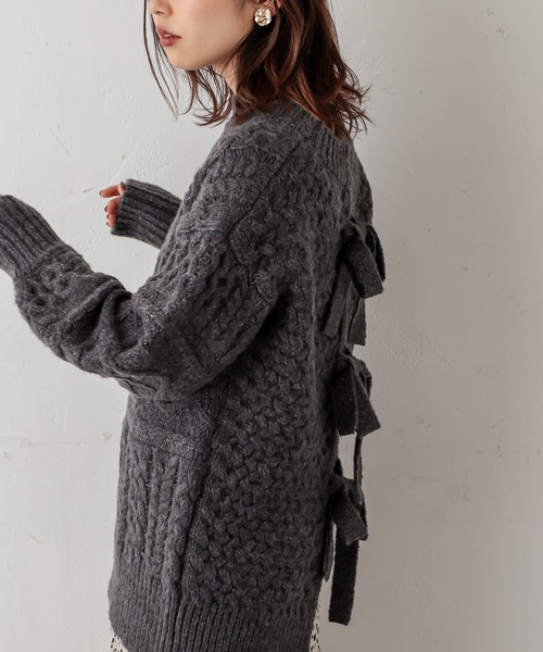 natural couture(ナチュラルクチュール)の「【WEB限定カラー有り】キャッチーなバックリボンケーブルニット(ニット/セーター・レディース・オフホワイト/ミント/モカ/ピンクベージュ/チャコール・FREE)」の11枚目の写真