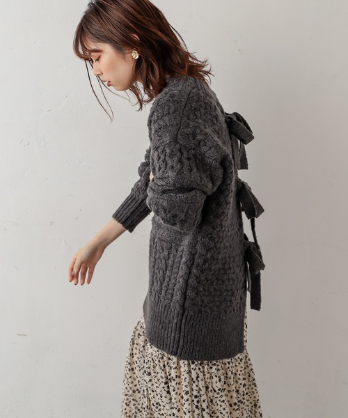 natural couture(ナチュラルクチュール)の「【WEB限定カラー有り】キャッチーなバックリボンケーブルニット(ニット/セーター・レディース・オフホワイト/ミント/モカ/ピンクベージュ/チャコール・FREE)」の12枚目の写真