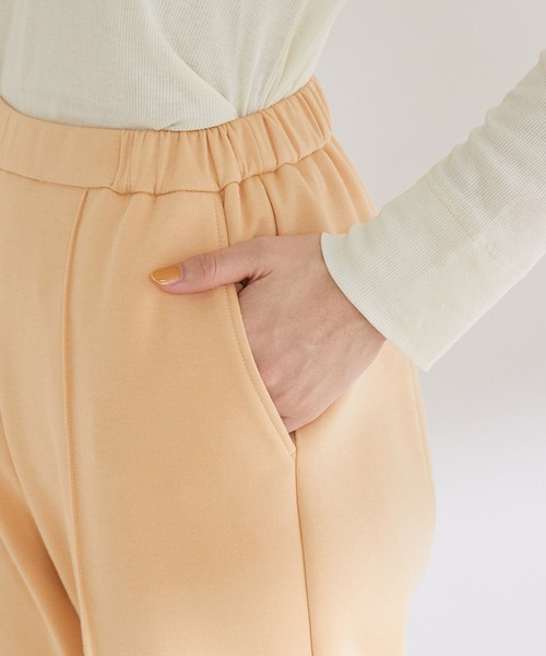 ROPE'（ロペ）の「【洗える】【セットアップ対応】ライトダンボールバックスリットフレアパンツ（その他パンツ・レディース・オフホワイト/オレンジ/ベージュ・38/36）」の10枚目の写真
