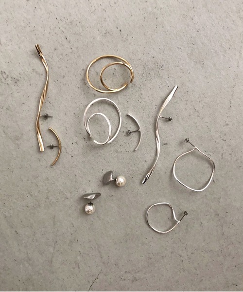 Omekashi（オメカシ）の「2フープピアス（ピアス（両耳用）・レディース・シルバー/ゴールド・FREE）」の4枚目の写真