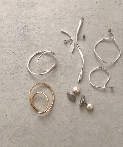 Omekashi（オメカシ）の「2フープピアス（ピアス（両耳用）・レディース・シルバー/ゴールド・FREE）」の3枚目の写真