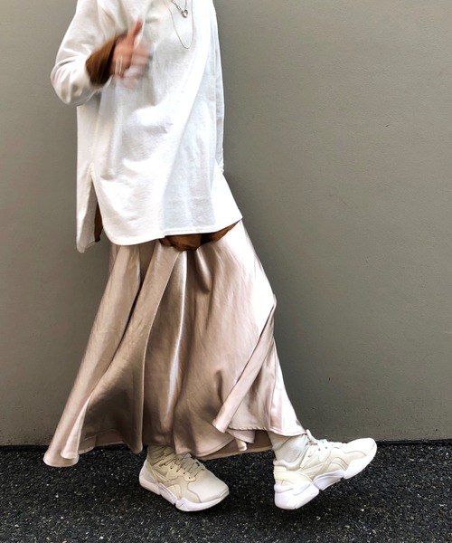 ulu（ウル）の「Satin mermaid skirt（スカート・レディース・ブラック/シャンパン・FREE）」の2枚目の写真