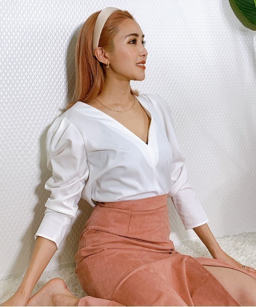 SHEER flow（シアーフロウ）の「【インフルエンサー 森暖奈プロデュースアイテム】Vネックパワショルブラウス（シャツ/ブラウス・レディース・オフホワイト・FREE）」の4枚目の写真