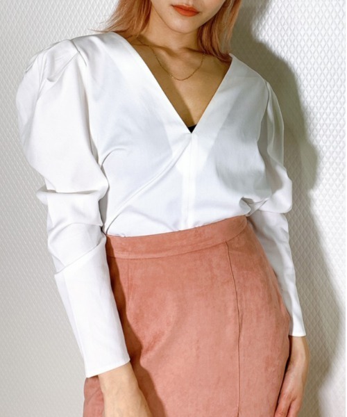 SHEER flow（シアーフロウ）の「【インフルエンサー 森暖奈プロデュースアイテム】Vネックパワショルブラウス（シャツ/ブラウス・レディース・オフホワイト・FREE）」の8枚目の写真