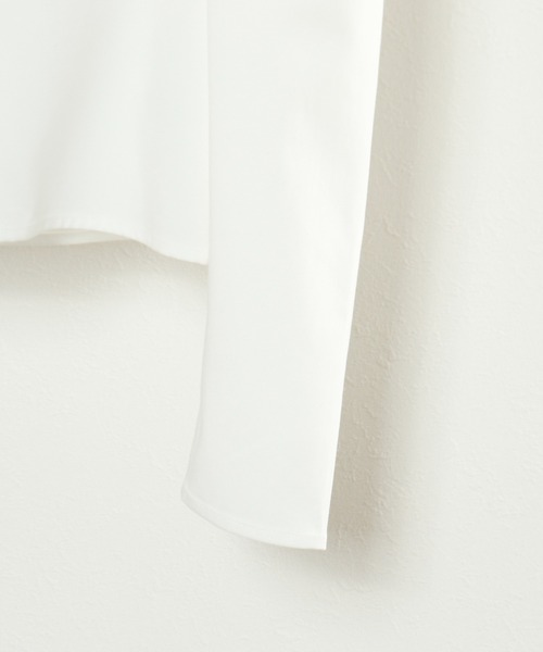 SHEER flow（シアーフロウ）の「【インフルエンサー 森暖奈プロデュースアイテム】Vネックパワショルブラウス（シャツ/ブラウス・レディース・オフホワイト・FREE）」の11枚目の写真