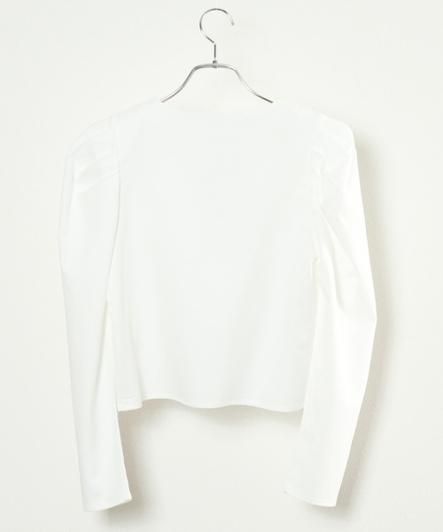 SHEER flow（シアーフロウ）の「【インフルエンサー 森暖奈プロデュースアイテム】Vネックパワショルブラウス（シャツ/ブラウス・レディース・オフホワイト・FREE）」の13枚目の写真