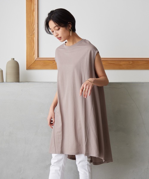 OMNES Another Edition(オムネス アナザーエディション)の「接触冷感レーヨンナイロンノースリーブワイドシルエットチュニック(チュニック・レディース・グリーン/グレイッシュベージュ/ブラック・FREE)」の1枚目の写真