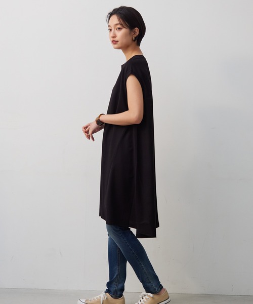 OMNES Another Edition(オムネス アナザーエディション)の「接触冷感レーヨンナイロンノースリーブワイドシルエットチュニック(チュニック・レディース・グリーン/グレイッシュベージュ/ブラック・FREE)」の5枚目の写真