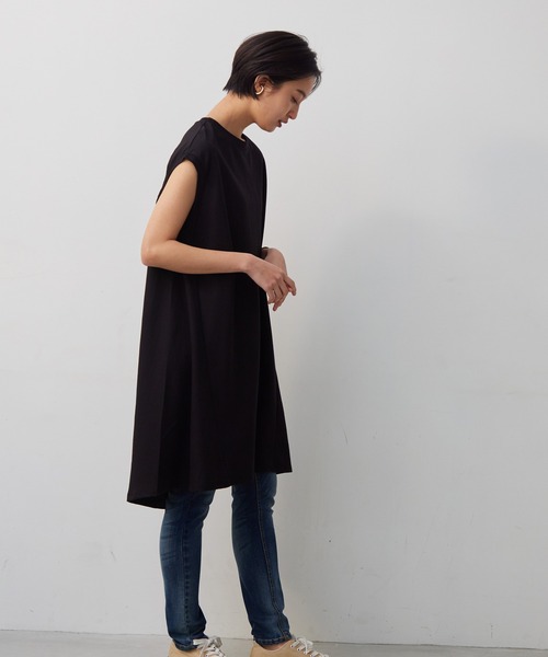 OMNES Another Edition(オムネス アナザーエディション)の「接触冷感レーヨンナイロンノースリーブワイドシルエットチュニック(チュニック・レディース・グリーン/グレイッシュベージュ/ブラック・FREE)」の9枚目の写真