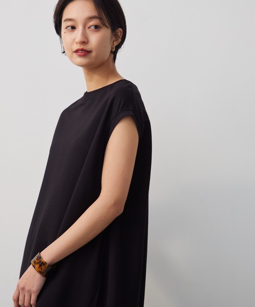 OMNES Another Edition(オムネス アナザーエディション)の「接触冷感レーヨンナイロンノースリーブワイドシルエットチュニック(チュニック・レディース・グリーン/グレイッシュベージュ/ブラック・FREE)」の10枚目の写真