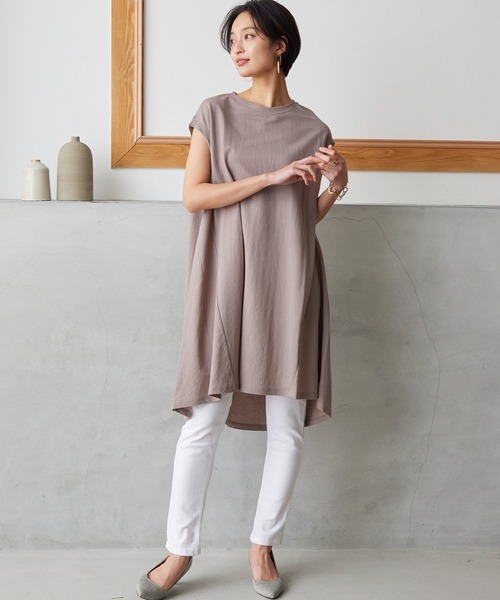 OMNES Another Edition(オムネス アナザーエディション)の「接触冷感レーヨンナイロンノースリーブワイドシルエットチュニック(チュニック・レディース・グリーン/グレイッシュベージュ/ブラック・FREE)」の14枚目の写真