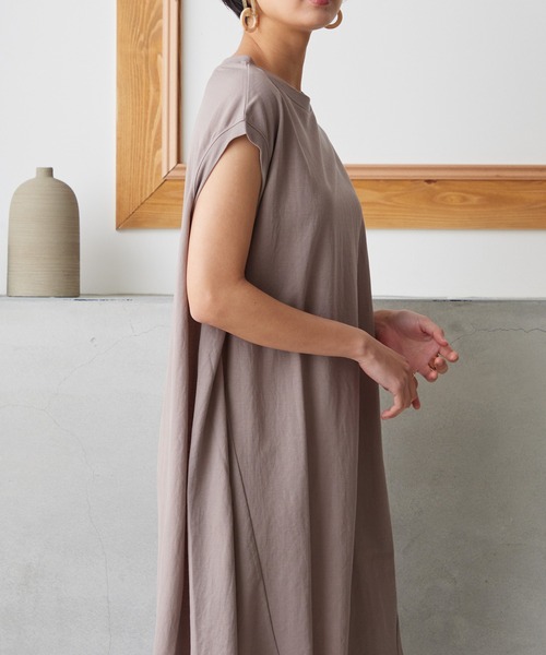 OMNES Another Edition(オムネス アナザーエディション)の「接触冷感レーヨンナイロンノースリーブワイドシルエットチュニック(チュニック・レディース・グリーン/グレイッシュベージュ/ブラック・FREE)」の18枚目の写真