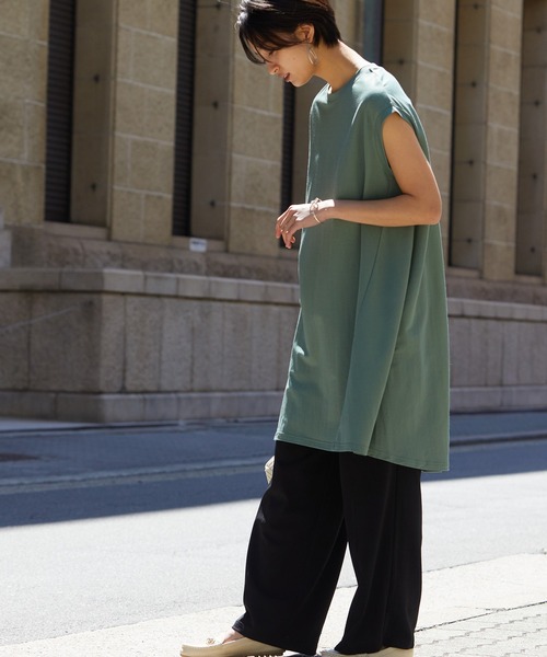OMNES Another Edition(オムネス アナザーエディション)の「接触冷感レーヨンナイロンノースリーブワイドシルエットチュニック(チュニック・レディース・グリーン/グレイッシュベージュ/ブラック・FREE)」の21枚目の写真
