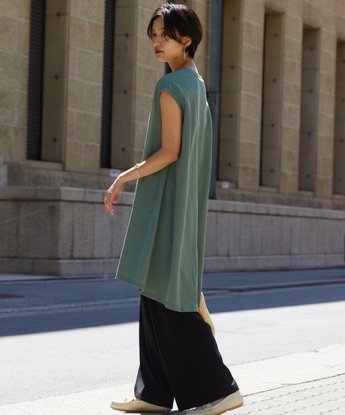OMNES Another Edition(オムネス アナザーエディション)の「接触冷感レーヨンナイロンノースリーブワイドシルエットチュニック(チュニック・レディース・グリーン/グレイッシュベージュ/ブラック・FREE)」の22枚目の写真