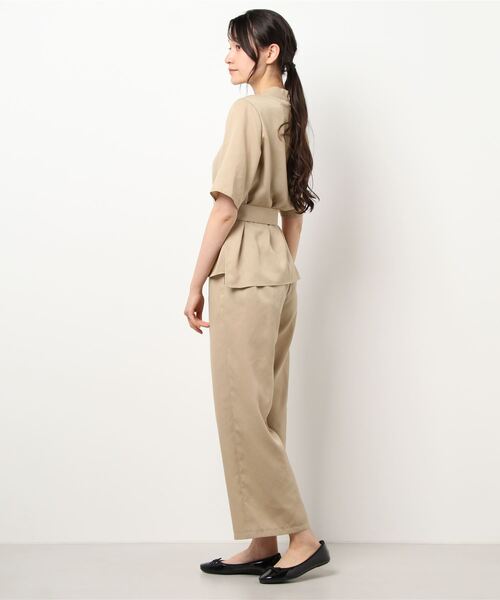 AIMER(エメ)の「ベルト付スタンドネックパンツセットアップ(セットアップ・レディース・ブラック/ベージュ/ブルー・MEDIUM)」の5枚目の写真