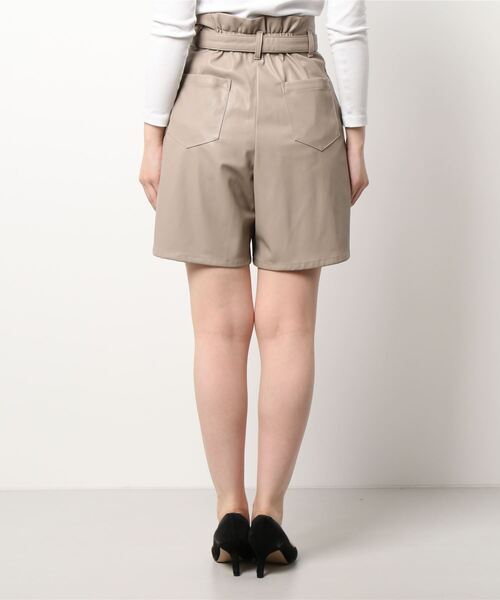 BDONNA（ビドンナ）の「ライトレザー　ショートパンツ（その他パンツ・レディース・ブラック/ベージュ・MEDIUM）」の5枚目の写真